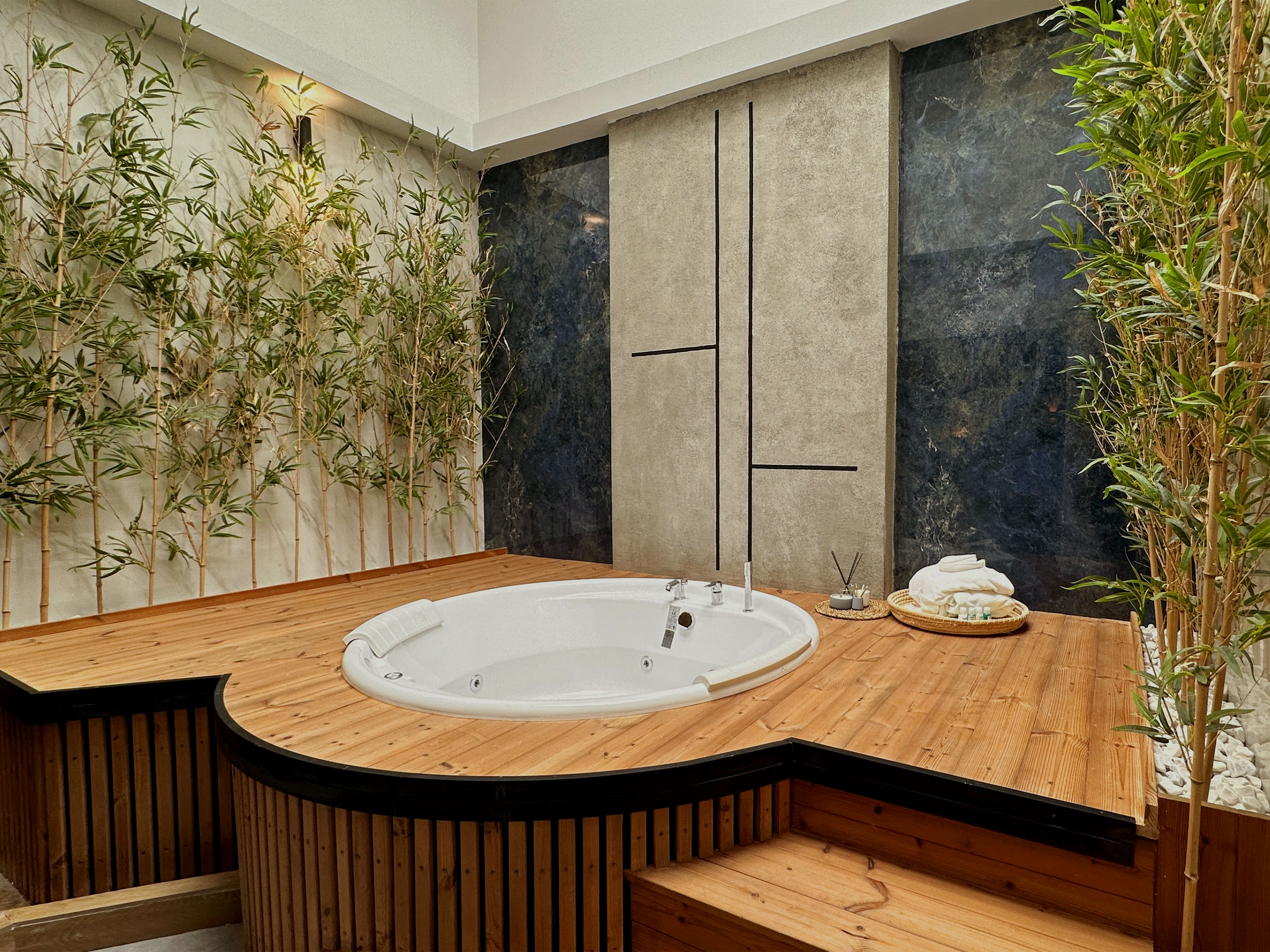 استخر و اسپای اختصاصی